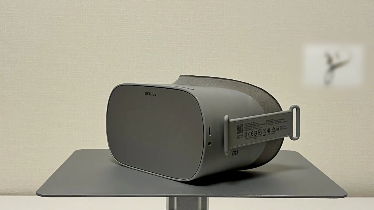 デスクの上で撮影された「Zetubou」の所持するOculus GO