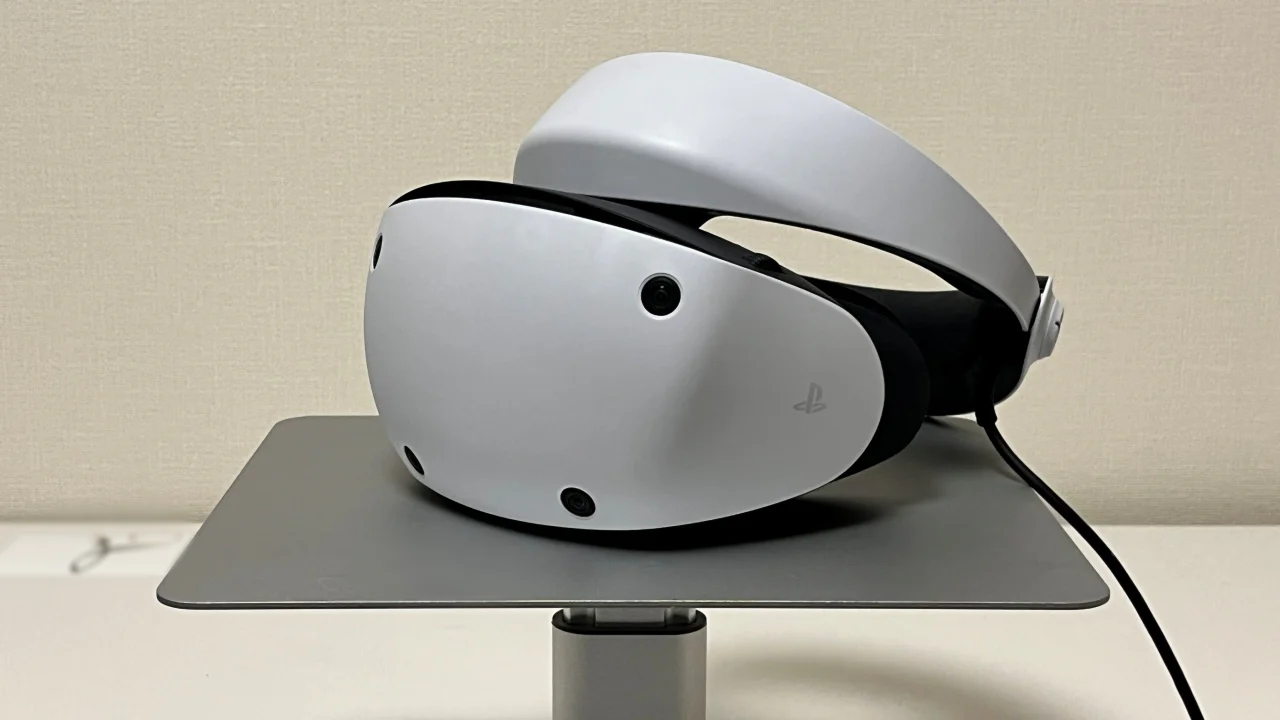 デスクの上で撮影された「Zetubou」の所持するPlayStation VR2(PSVR2)